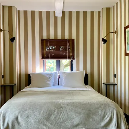 Leopardi Bed & Breakfast 3*